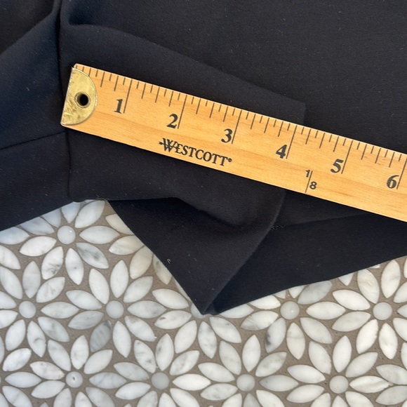 Women's Spanx Ponte Perfect Aline Pull On Shorts in Black, Size XS - Picture 8 of 8